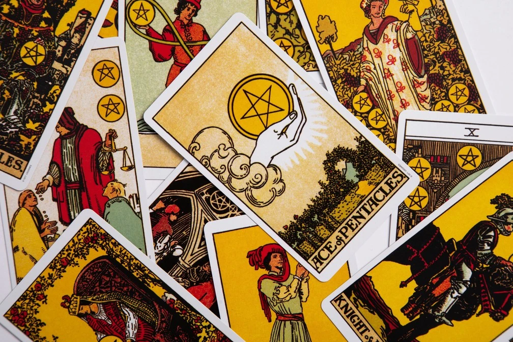 Previsões de Tarot e Horóscopo para Quarta-Feira, 14 de Maio de 2025